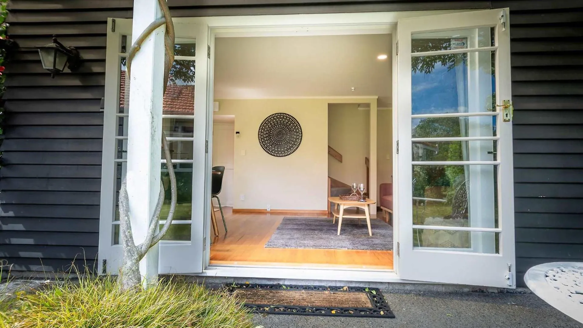 Black Cottage - Beautiful Central Cottage For Two Rotorua 0*,  Nouvelle-Zélande